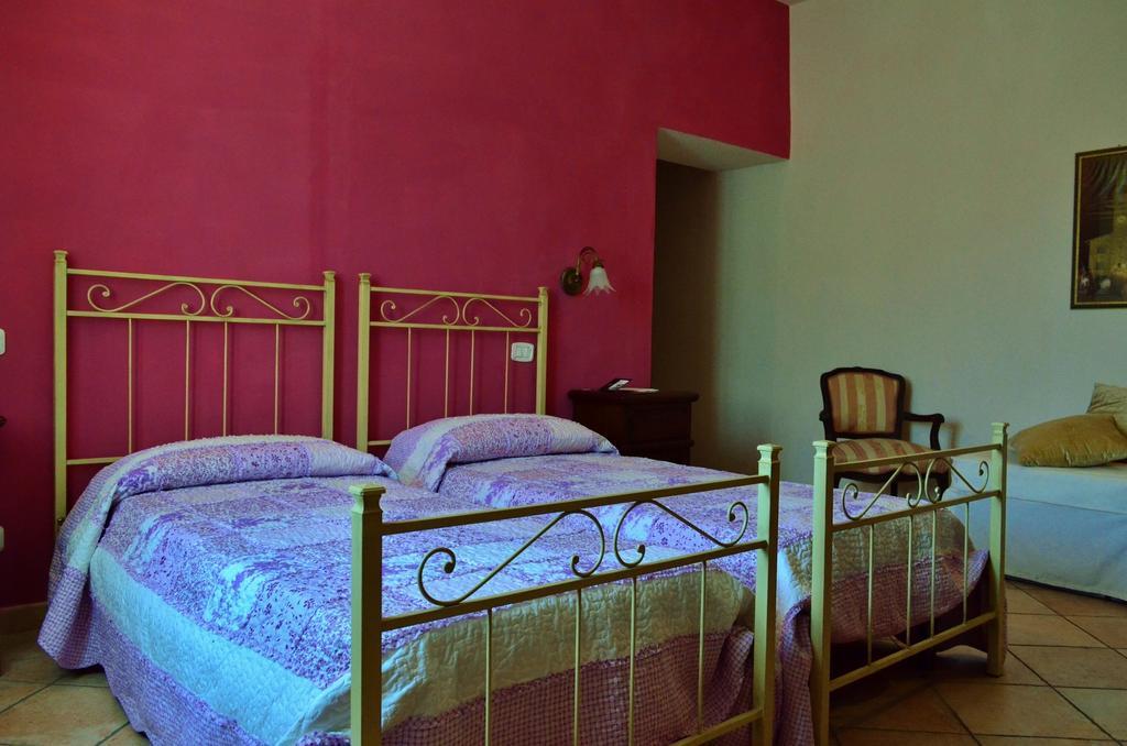 Affittacamere La Torre Montalcino Habitación foto