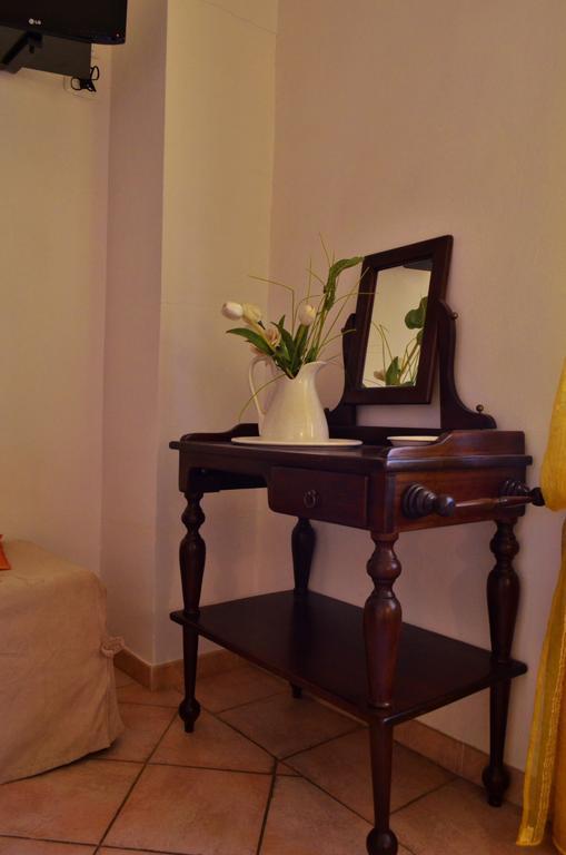 Affittacamere La Torre Montalcino Habitación foto