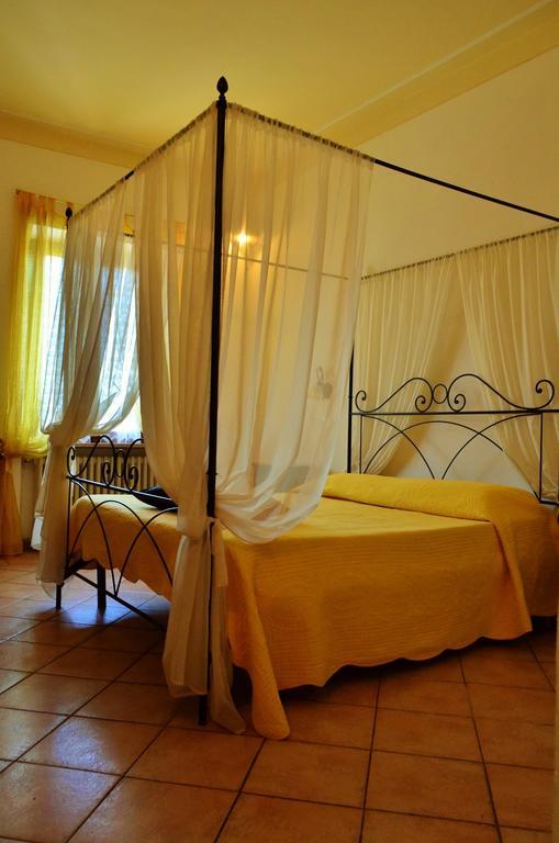 Affittacamere La Torre Montalcino Habitación foto